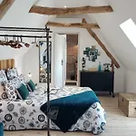 Le Clos Des Etoiles Bed & Breakfast 4*