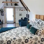 Le Clos Des Etoiles Bed & Breakfast 4*