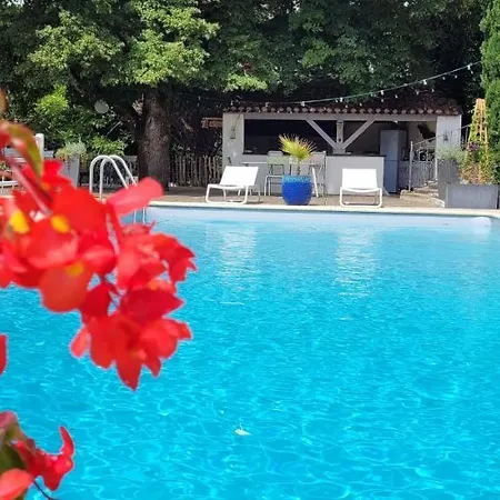 Le Clos Des Etoiles Bed & Breakfast 4*