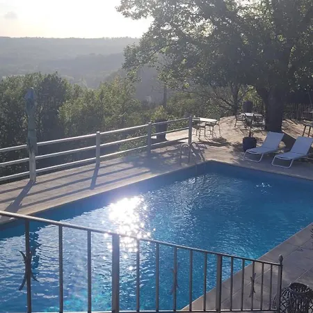 Le Clos Des Etoiles Bed & Breakfast 4*